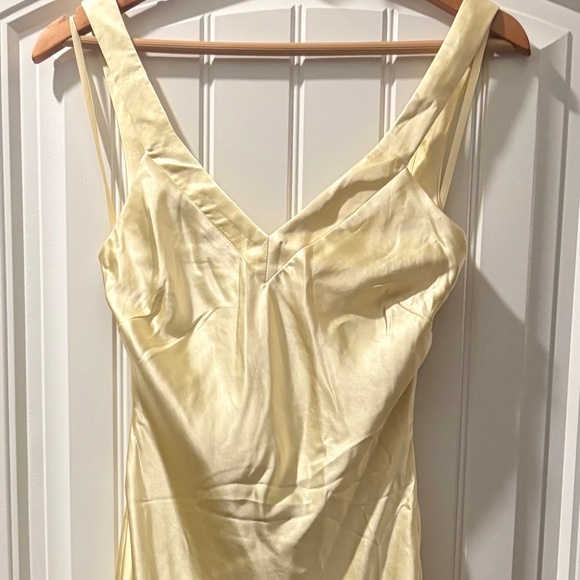 Yellow Gown - Picture 2 of 5